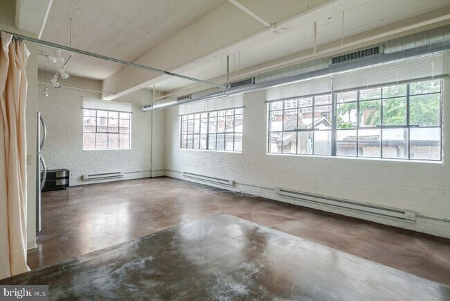 Building Photo - 412 S 13th St
