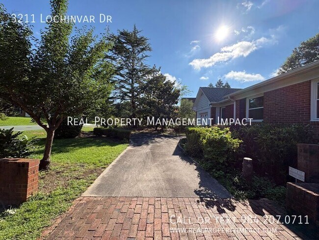 Building Photo - 3211 Lochinvar Dr