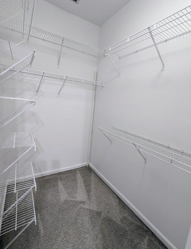 Building Photo - "Beautiful Move-In Ready 3/2 Condo near Town Center & UNF - Lease Today & Pay $0 for March Rent!"