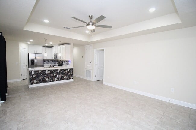 Building Photo - Beautiful 3-Bedroom, 2-Bath with 1-Car Garage, Open Floor Plan, Stainless Steel Appliances, and F...