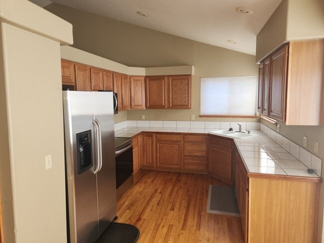 Building Photo - N/E home with 4 bed, 4 baths, 2 car garage!