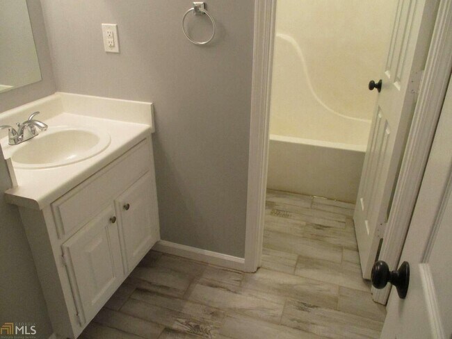 Building Photo - 2255 Ramblewood Cir