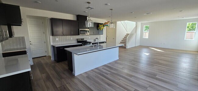 Building Photo - Welcome to your dream home in Lathrop! Thi...