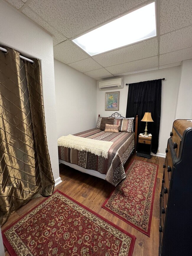 Building Photo - Furnished Short Term or Extended Stay Corporate Vacation Apartment