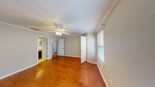 Building Photo - 2 BR 2 BA  TOWNHOME  -    Southern Creek S...