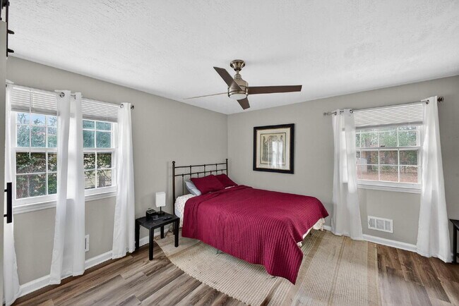 Building Photo - Fully Furnished Modern Ranch with Amazing Kitchen!
