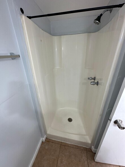 Building Photo - 712 Eaverson St