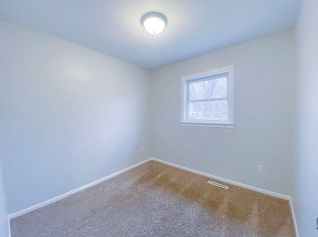 Building Photo - Italian Estates Property Management