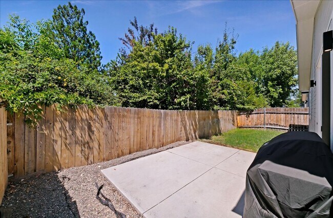 Building Photo - West Boise Bungalow with Modern Upgrades &...