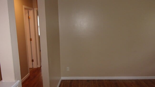 Building Photo - 1446 Mac Dr