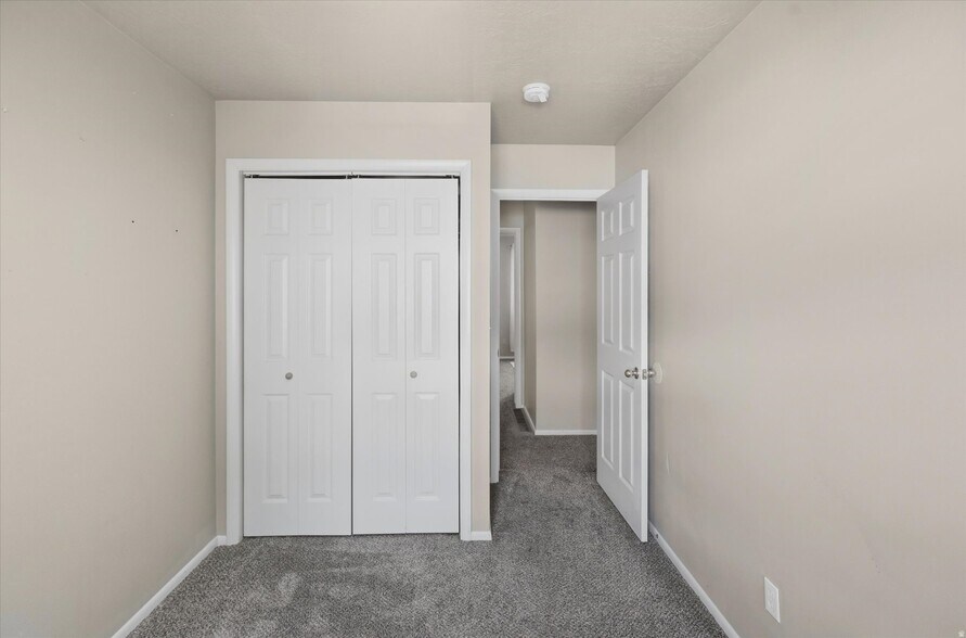 Building Photo - 147 W 1190 N