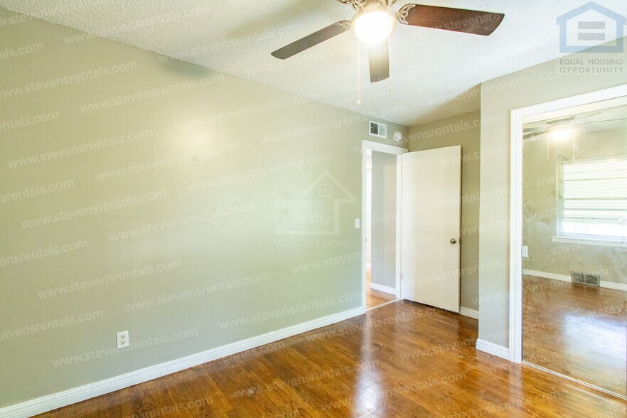 Building Photo - 2205 NW Smith Ave