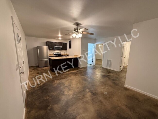 Building Photo - 1035 County Rd