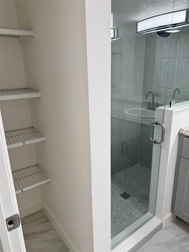 Building Photo - 909 36th St