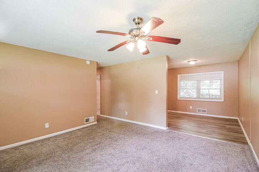 Building Photo - 10192 Port Royal Ct