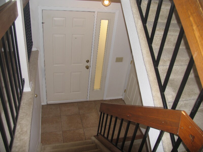 Building Photo - 2228 Palm Dr