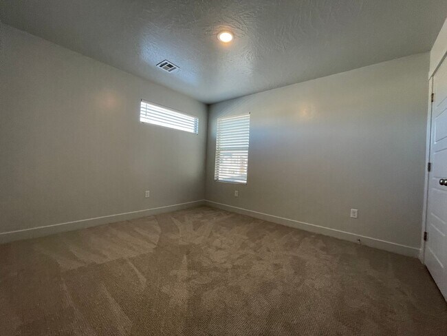 Building Photo - 3168 E Sky Rim Wy