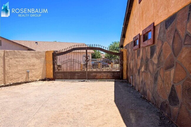 Building Photo - 3452 N 67th Dr