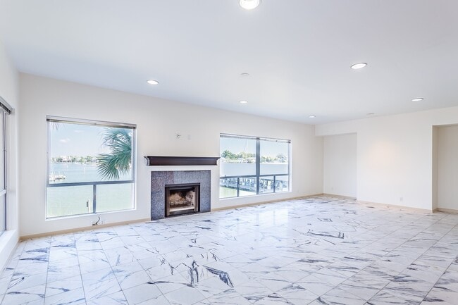 Building Photo - 1302 Marina Bay Dr