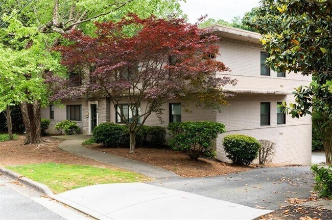 Building Photo - 106 Ardmore Pl NW