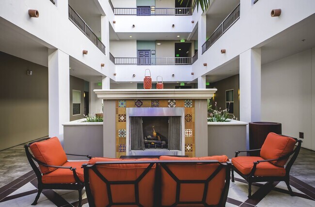 Courtyard - Oasis at Lake Encino