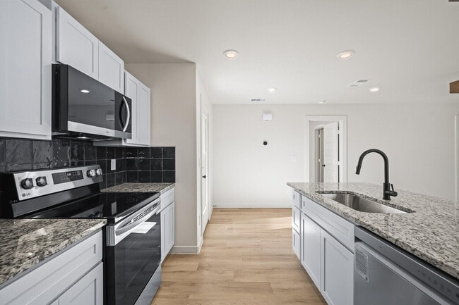 Building Photo - 517 E 23rd St