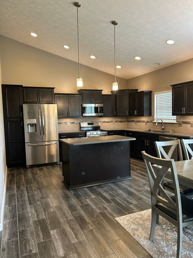 Building Photo - 4220 Hayloft Dr
