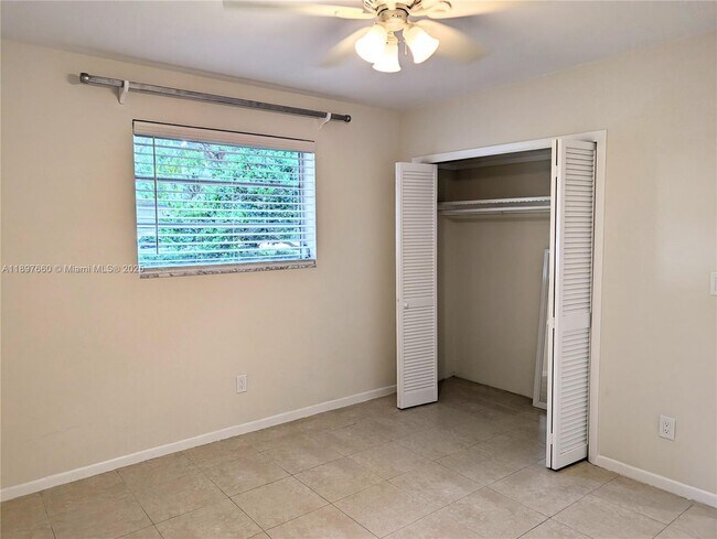 Building Photo - 856 Benevento Ave