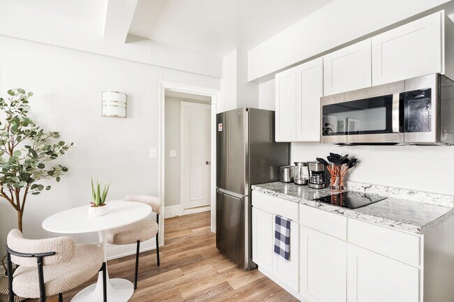 Building Photo - 240 W 73rd St