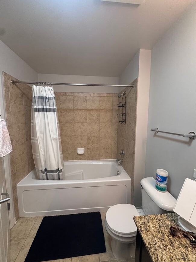 Building Photo - Luxurious 3-Bedroom, 3-Bath Townhouse Loca...