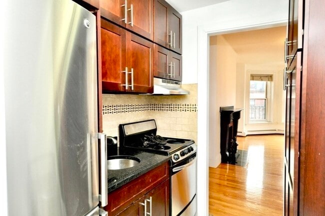 Building Photo - 218 Newbury St