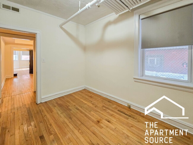 Building Photo - 2206 W Foster Ave