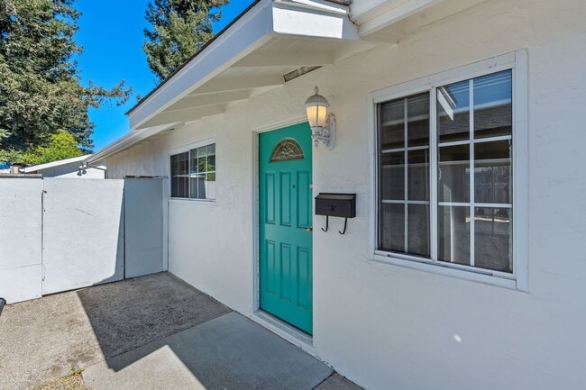 Building Photo - 4 bed/ 3 bath Single-Family Home in North Napa