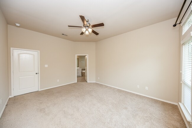 Building Photo - 29011 Davenport Dr