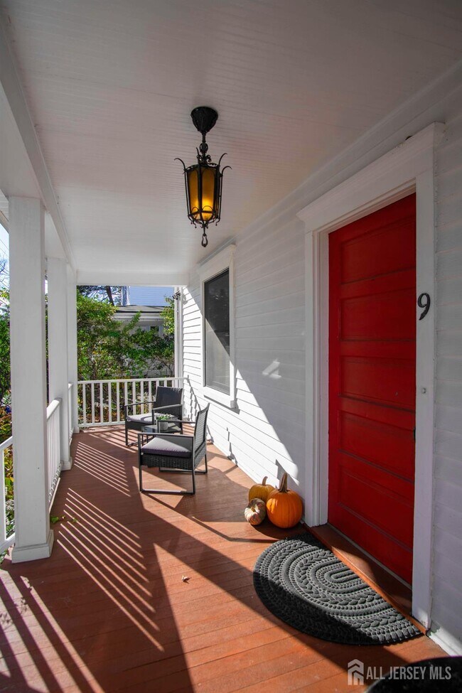 Building Photo - 9 Academy St