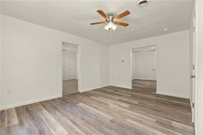Building Photo - 390 US-30