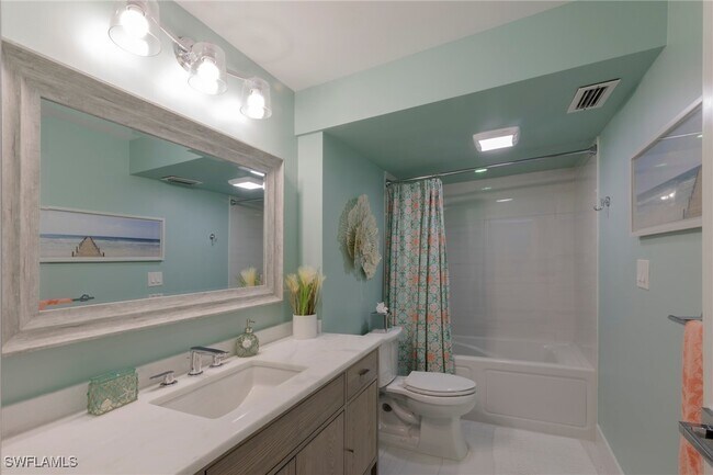 Building Photo - 250 Park Shore Dr