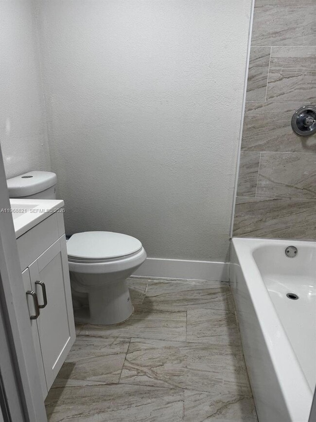 Building Photo - 582 E 18th St