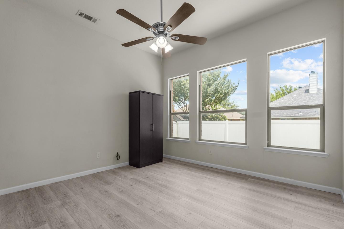 Building Photo - 3330 Shining Light Dr
