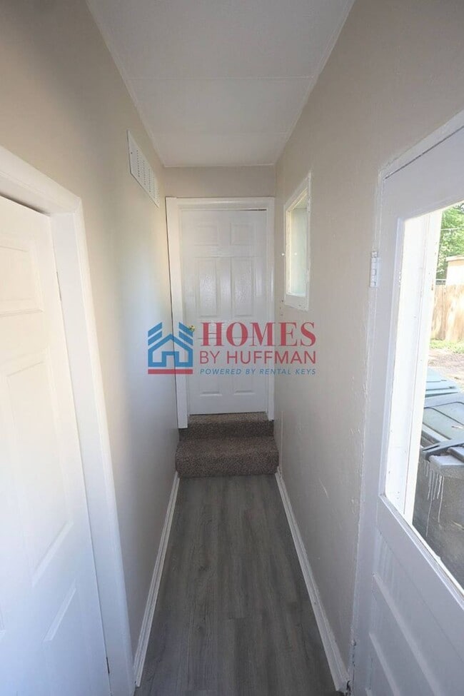 Building Photo - Three bedroom House | Two Bathroom