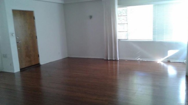 Dining room - 11043 Kling St