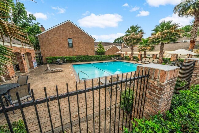 Building Photo - 624 Augusta Dr