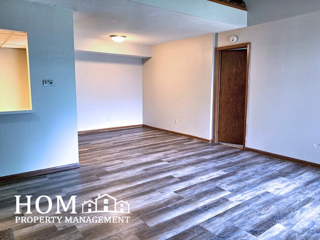 Building Photo - 25 Camelot Ln