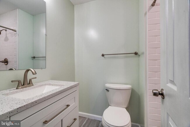 Building Photo - 102B Kelly Cove