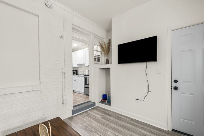 Building Photo - 1211 Simms Pl NE