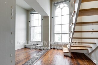 Building Photo - 1321 1/2 E. Main St.