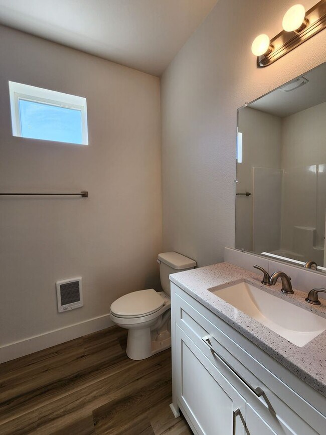 Building Photo - $500 MOVE IN SPECIAL - FREE RENT - Beautiful Brand New Modern Apartment Homes in Keizer