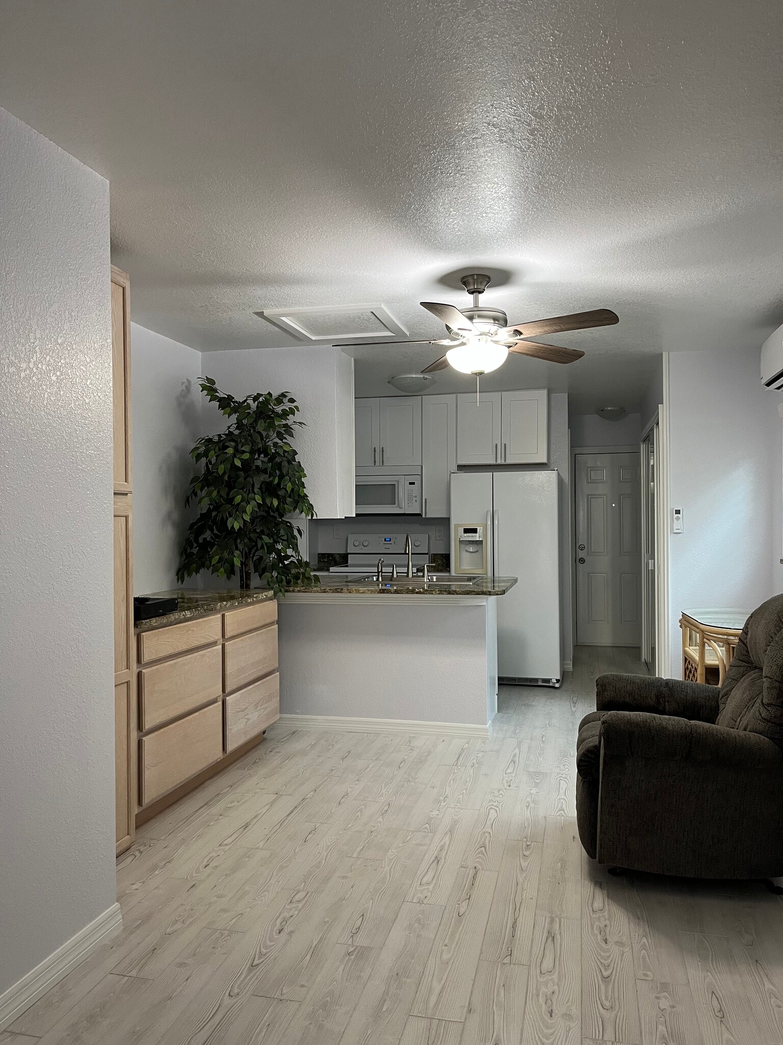 Building Photo - 2020 Lee Dr