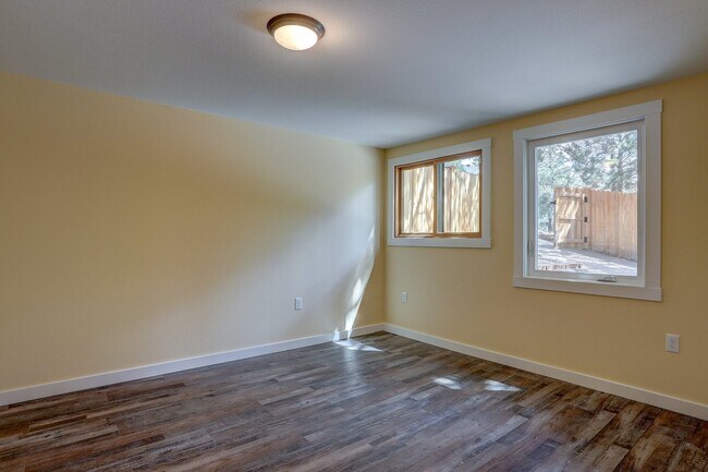 Building Photo - Fully Remodeled 2 Bedroom Westside ADU on NW Portland Ave - River West Neighborhood