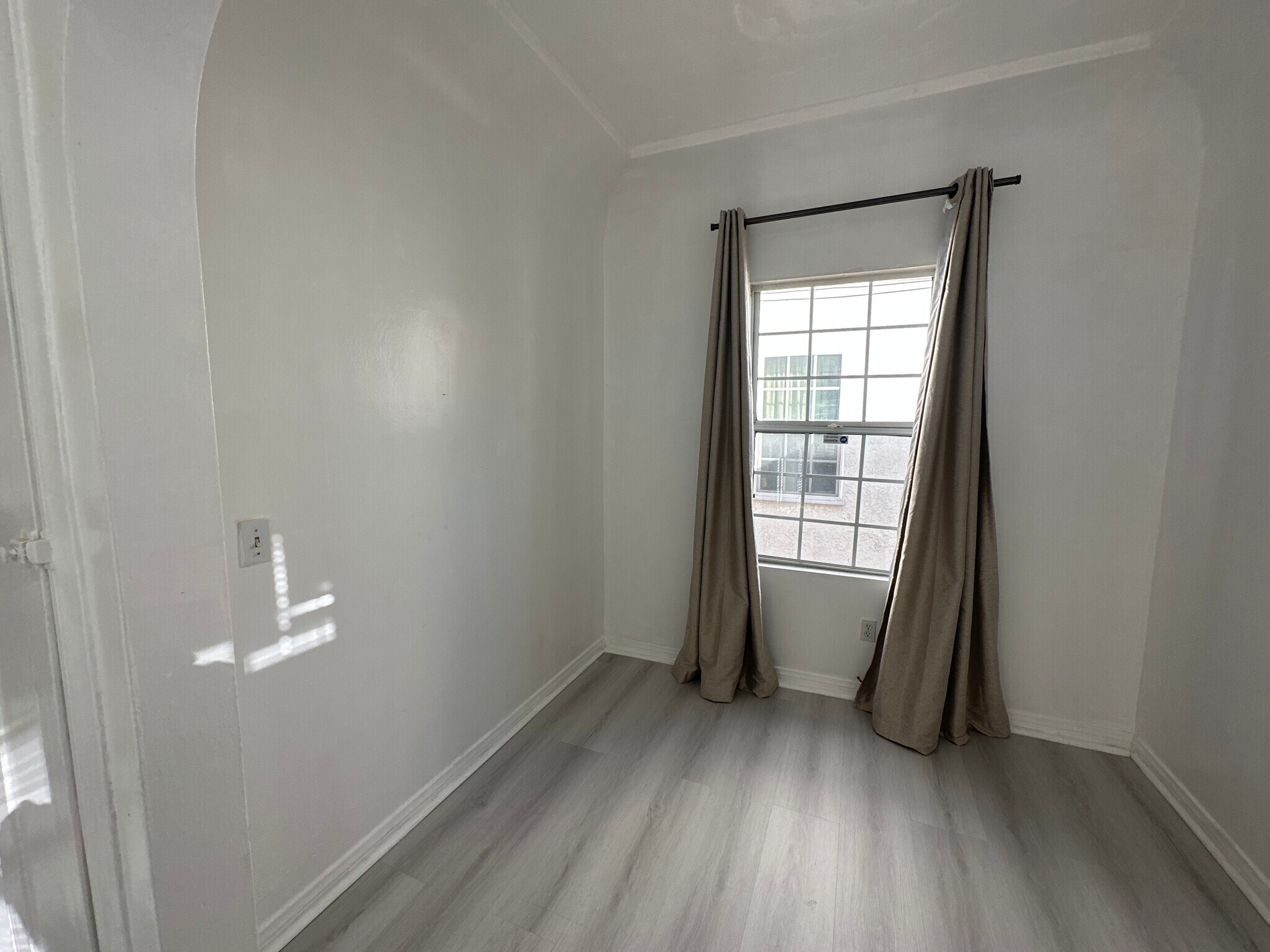 Building Photo - 1602 S Stanley Ave